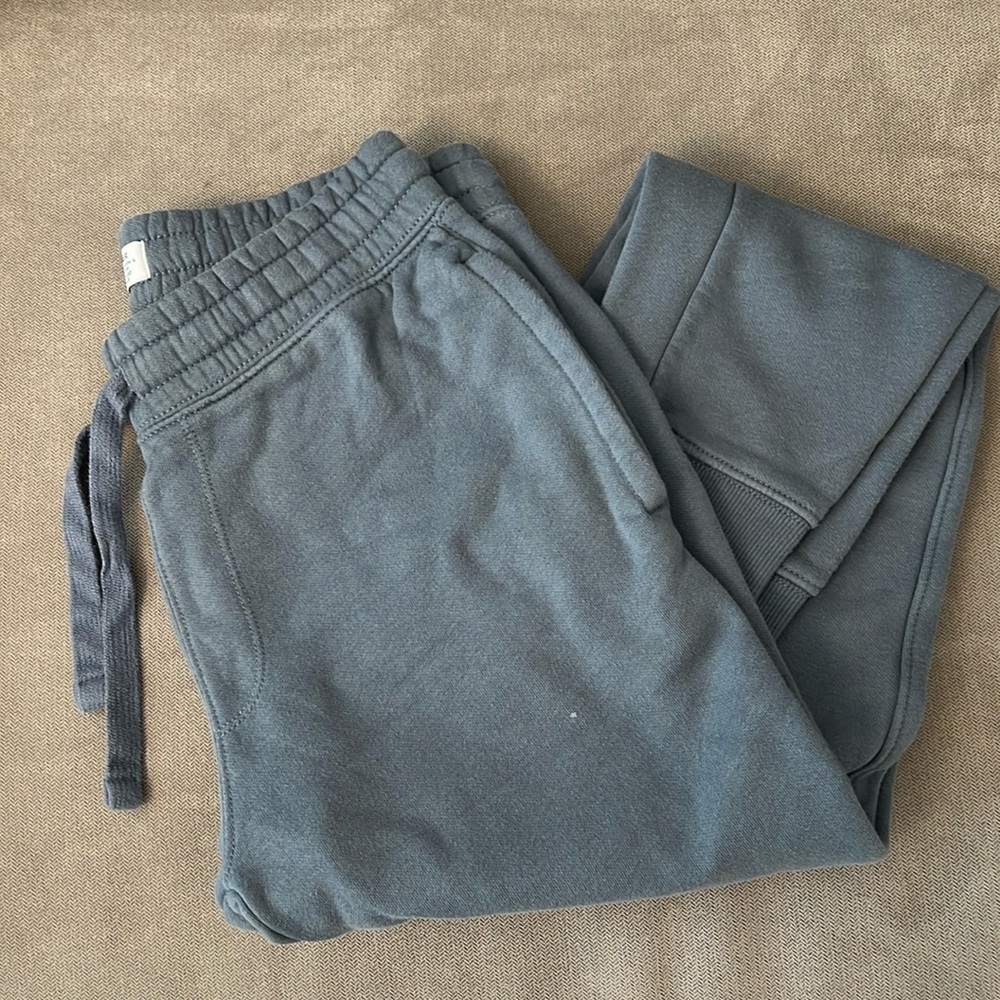 Gently Used Old Navy Men Tapered Fleece Jogger- Small